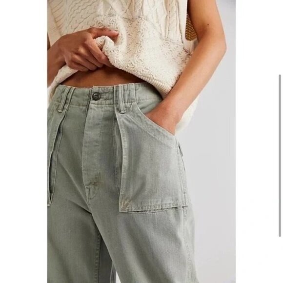 NWT Mother Army Green High Waisted Curbside Utility Sneak Spoiler Alert Size 34 - Picture 2 of 7